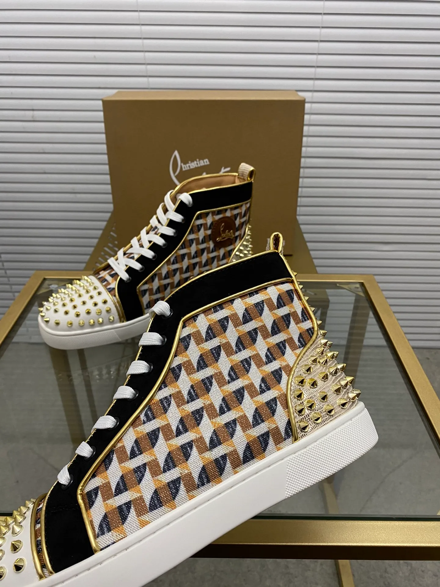 (Customized model) Ex-factory price is 540. christian louboutin (CL red sole shoes) counter series, casual sneakers for couples 📢 📢 📢 Exclusive hot style release 🎈🎈💪 Movable latex feet 👻 Finished outsole line [Proud] 😝Female 35-40# Male 38#-46, global supply😝 [Top version]: Original imported genuine leather upper, top original leather lining, original molded TPU outsole, original 1:1 detail processing, original shoe last,
